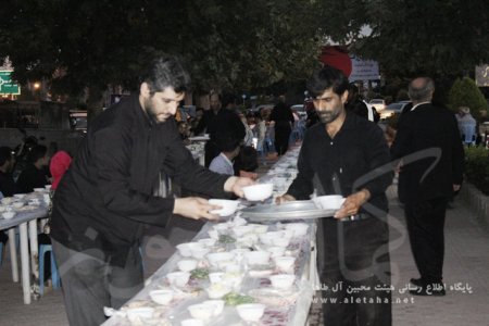 گزارش تصویری مراسم افطاری عمومی در جلوی حسینیه آل طاها آمل